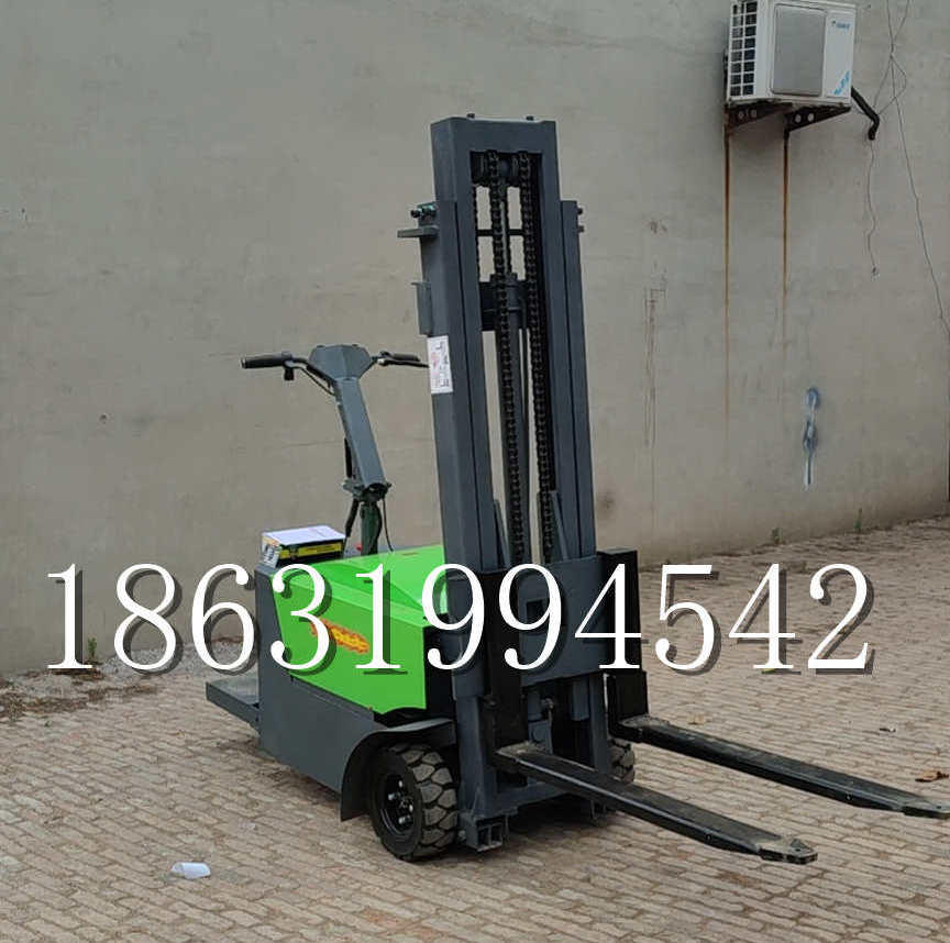 呼兰区优程全电动叉车插腿式堆高车液压装卸车1.5吨升高小型站驾式铲车